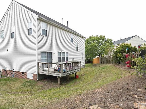3rd image of 5003 Belleflower Dr
