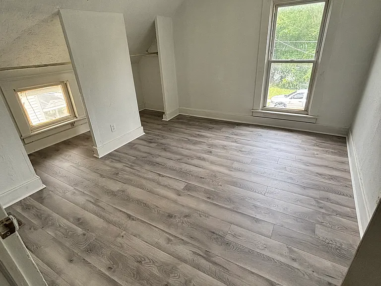 1441 Knollwood Ave — Photo 5