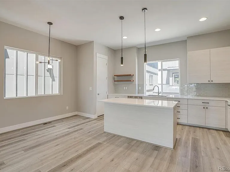 6009 Benton St — Photo 8
