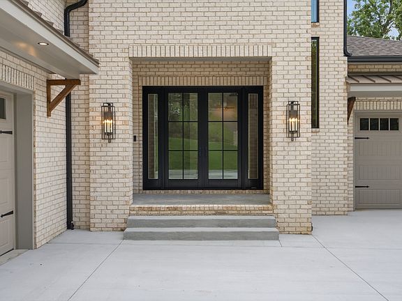 3rd image of 1004 Rodney Dr