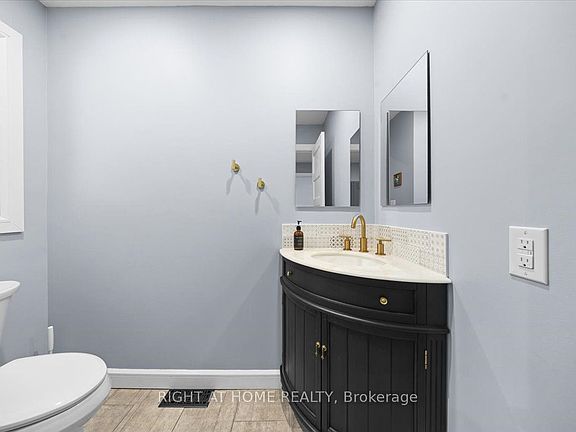 5th image of 321 Stanley Cres