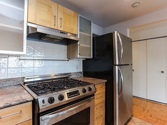 4th image of 23 Water Grant St #7AP