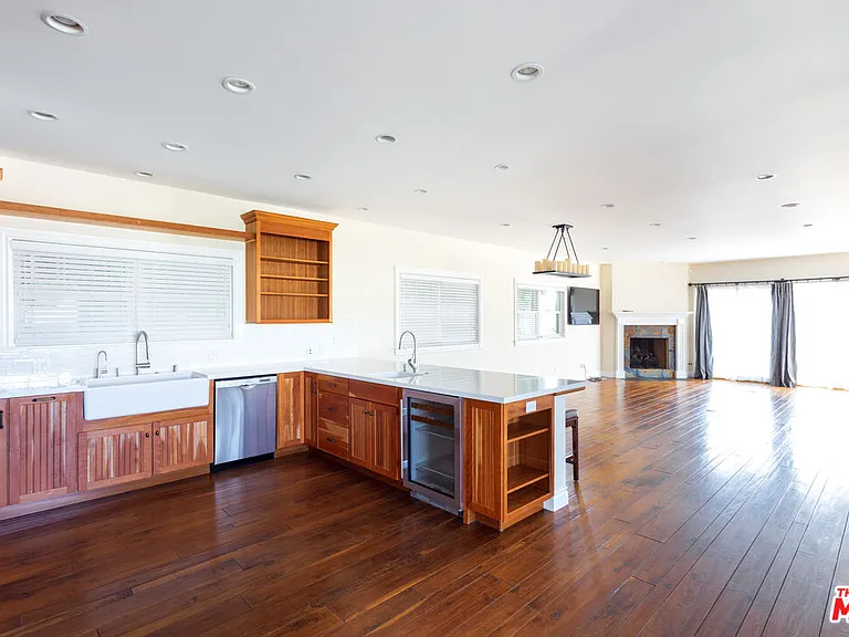 702 Pacific Ave — Photo 14