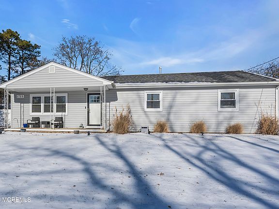 2nd image of 1725 4th Avenue