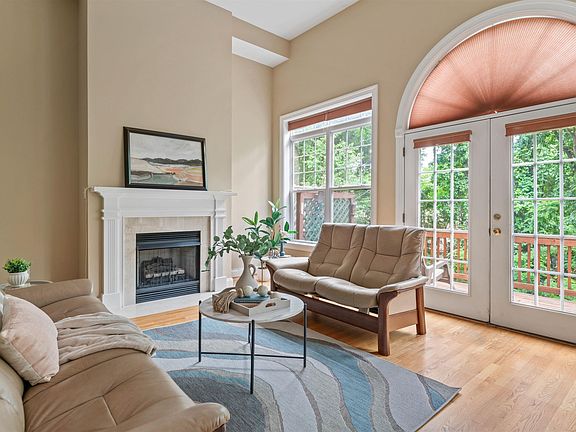 5th image of 1039 Glenwood Station Ln