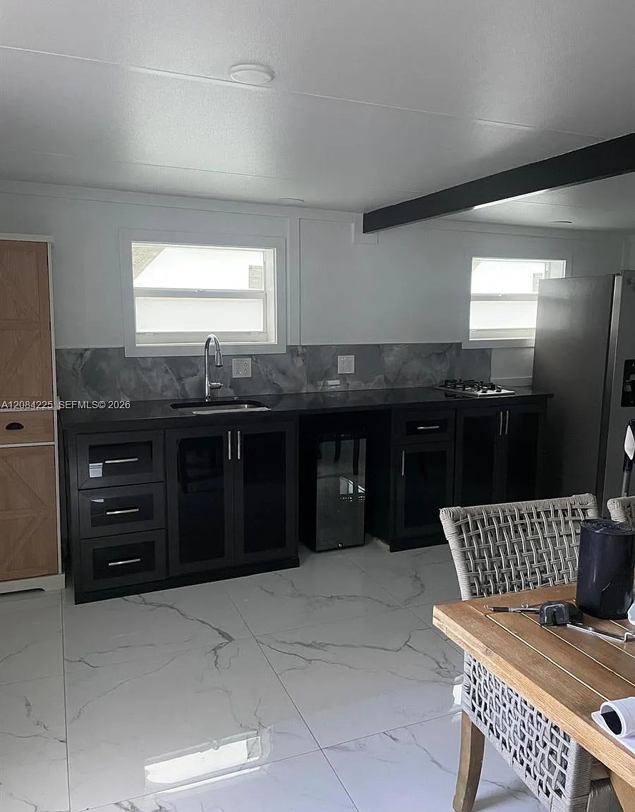 3 bed, 1375 sqft, $3,000 — Photo 2