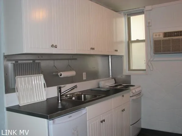 60 Beach Rd #105, Tisbury, MA 02568