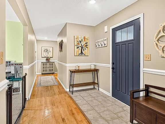 5th image of 9289 Old Towne Ct