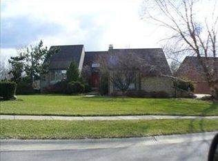 7477 Pickway Dr, Cincinnati, OH 45233
