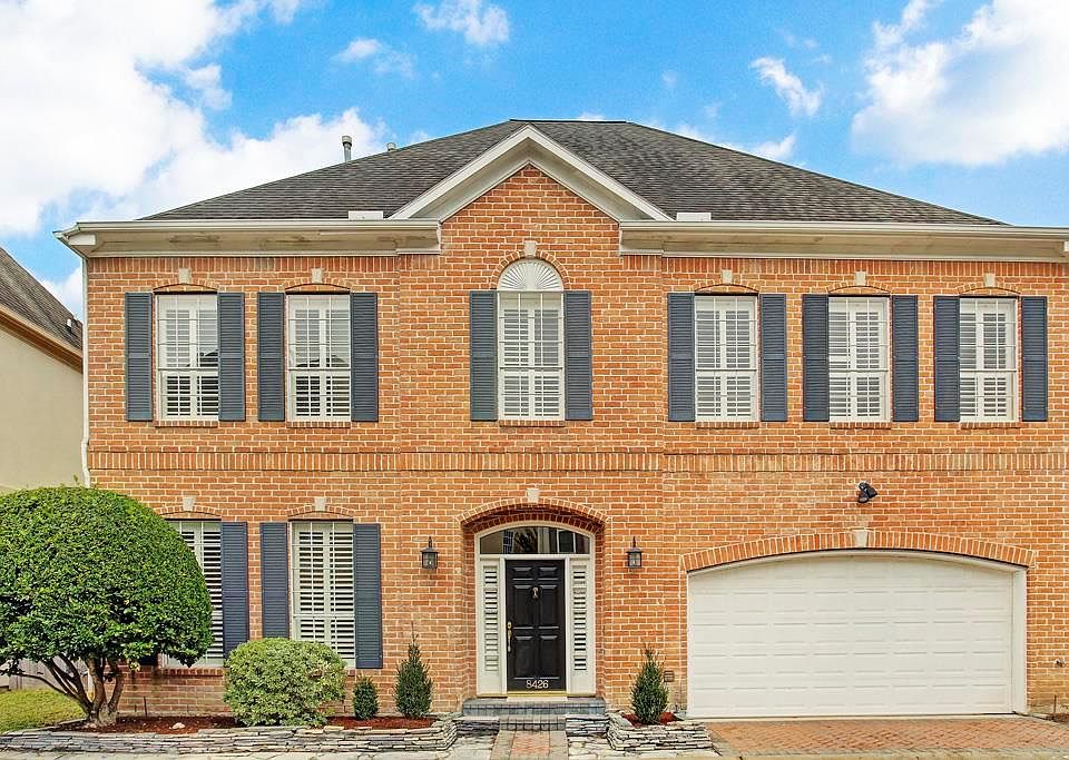 1st image of 8426 N Hilshire Park Dr