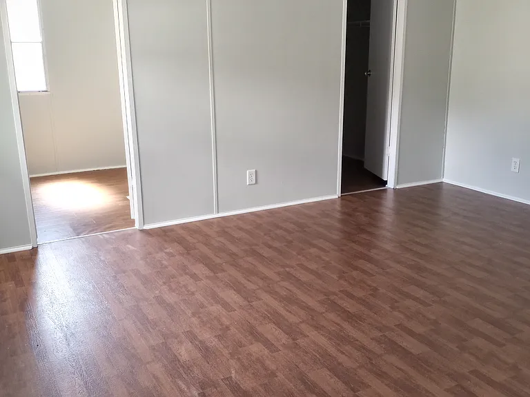 1103 Lissie Ln — Photo 3