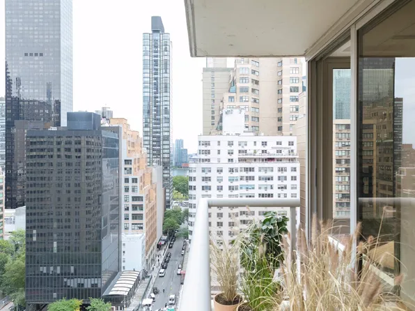 234 East 46th Street 1604 image 3 of 16