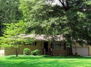 4654 Lansing Dr, North Olmsted, OH