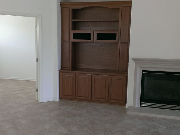 3rd image of 1255 Hawthorne Ln