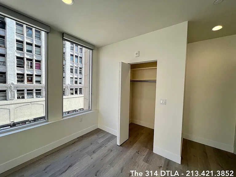 314 W 6th St #305 — Photo 9