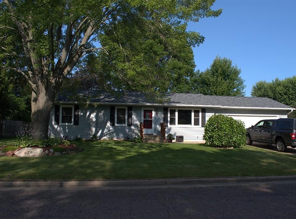 1st image of 928 Yorkshire Avenue