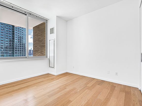 5th image of 46-30 Center Blvd #607