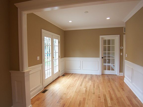 Formal DR w/french doors to flagston patio