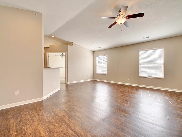 2223 Rolling Hills Dr — Photo 5