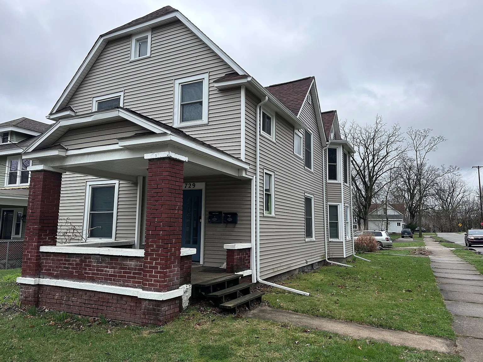 729 College Ave NE — Photo 3