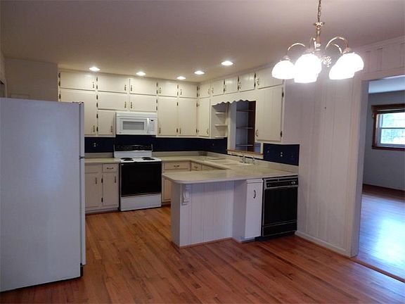 5th image of 3401 Emerson Dr