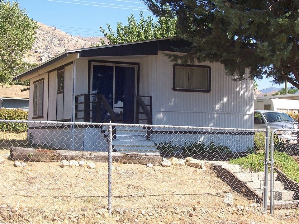 Front of Home and Yard fully fenced