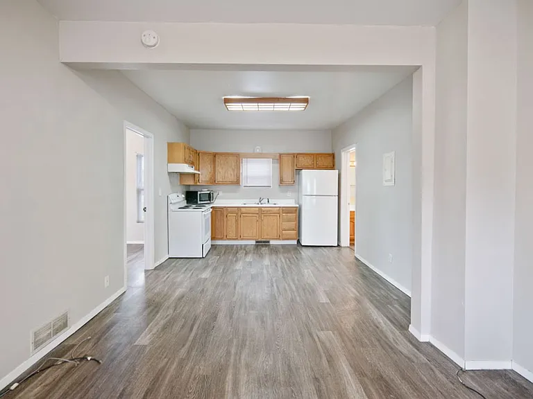 2116 College St - Cedar Falls — Photo 27