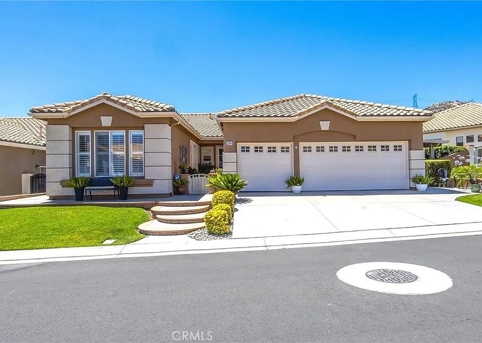 1st image of 4925 Singing Hills Dr