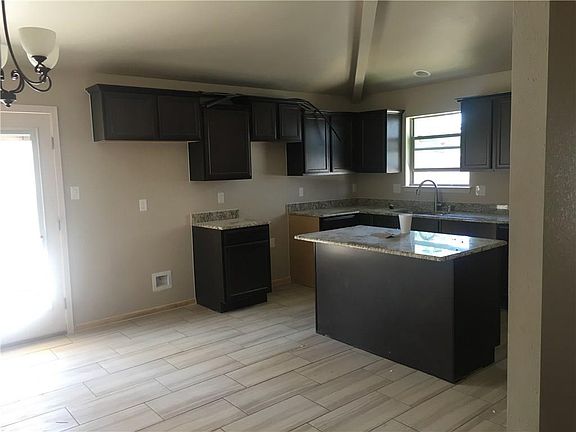 5th image of 416 La Puesta Dr