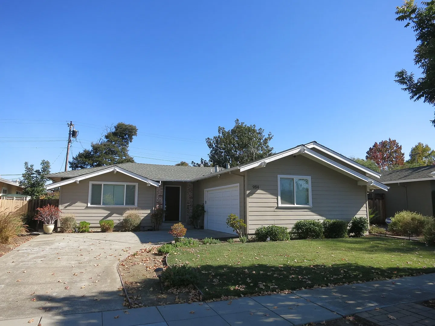 3 bed/2 bath Single family home, dual pane windows, A/C — Photo 1