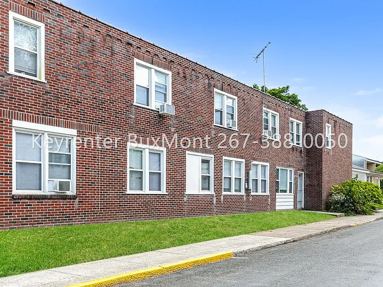 198 N Washington - Brick — Photo 15
