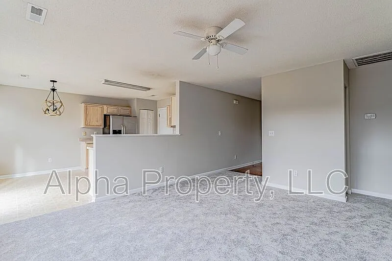 3 bed, 2.0 bath, 1077 sqft, $1,850 — Photo 4