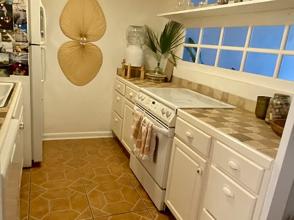 5th image of 917 N Flagler Dr APT 403