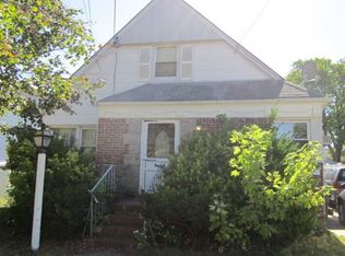 1622 Lincoln Ave, New Hyde Park, NY 11040