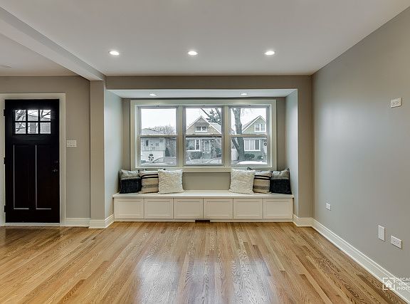4th image of 5539 S Sayre Ave
