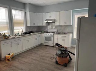 107 Arnold St #1, Providence, RI 02906