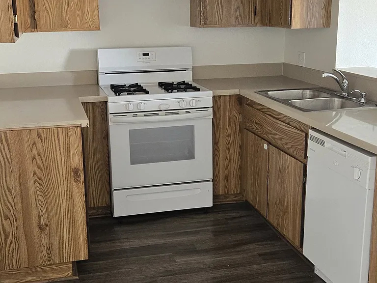 Franklin Luxury Apartments — Photo 38