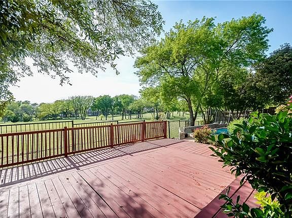 4th image of 2913 Saint Andrews Dr