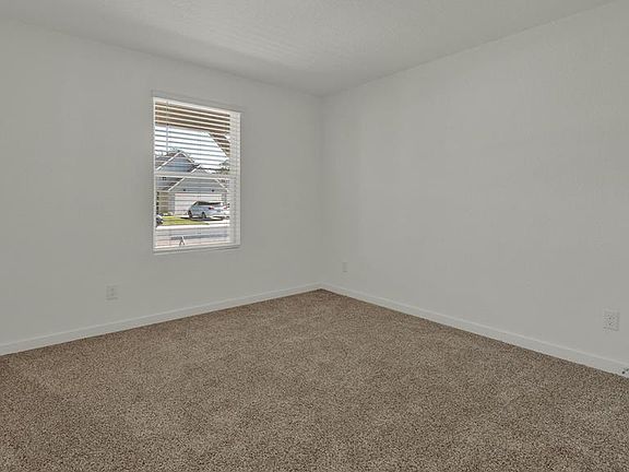 4th image of 648 Grace Ln