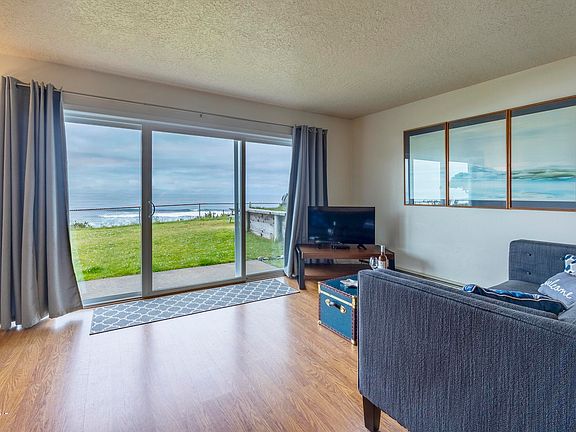 4th image of 4229 SW Beach Ave Unit 5
