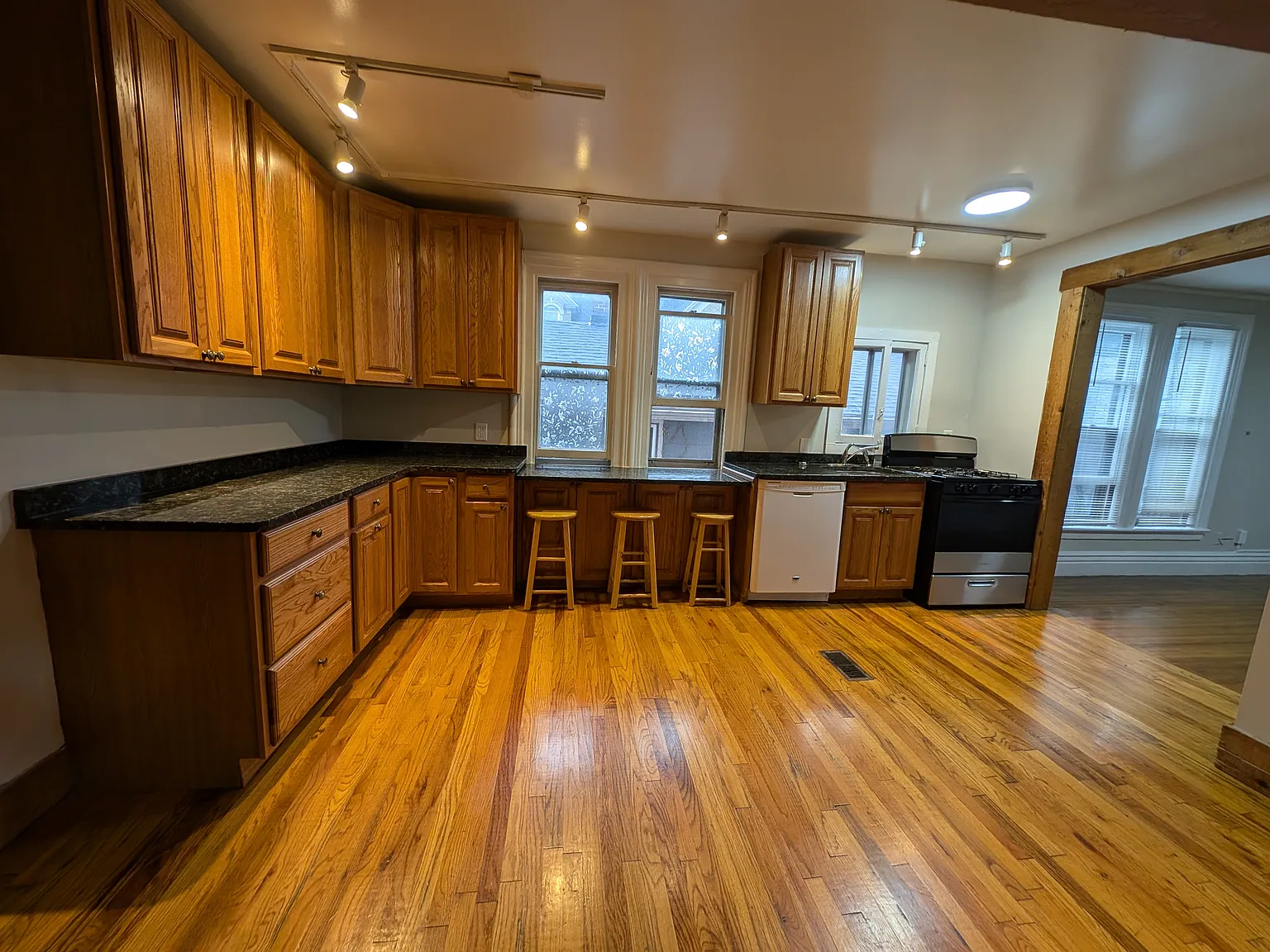 2 bed, $1,650 — Photo 1