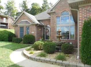 2071 Woodland Dr, Seymour, IN 47274