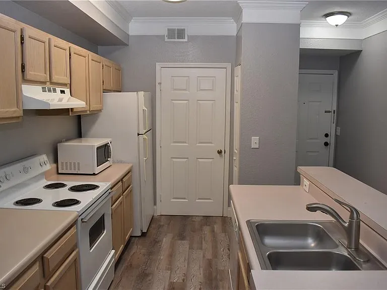 11561 Villa Grand #717 — Photo 4