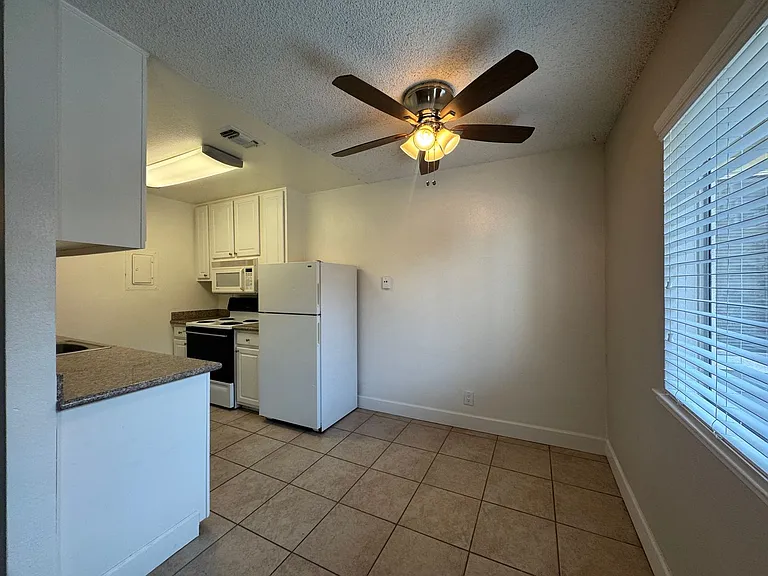 1324 G Street — Photo 5