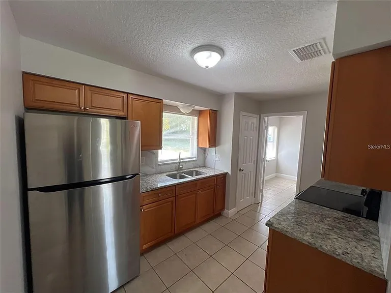 152 Julie Ln #B — Photo 3