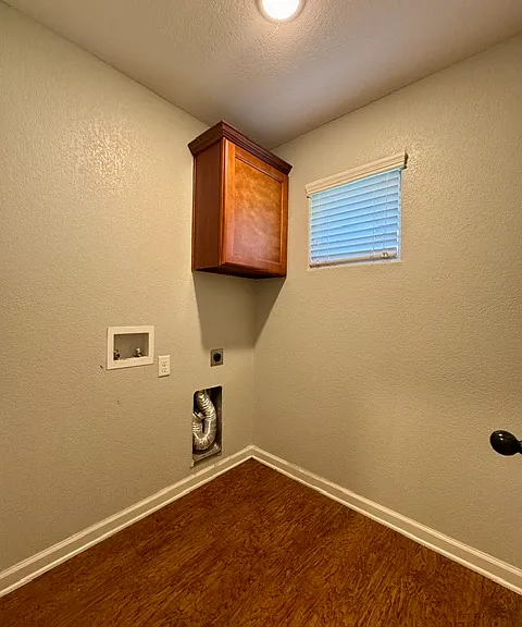 306 Lion Dr N — Photo 15