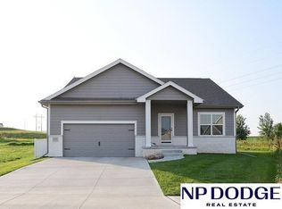 11331 Portage Cir, Papillion, NE 68046