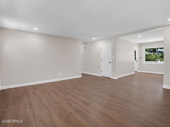 4th image of 713 Belmont Dr