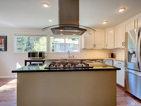 5th image of 742 N 161st Pl