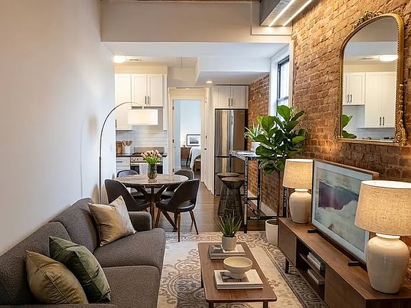 3rd image of 7 Ridgewood Pl #2RR